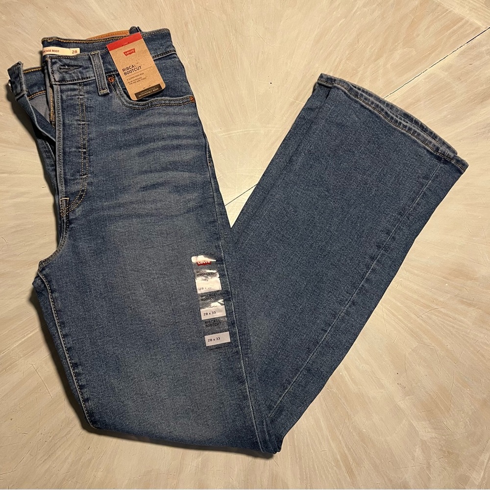 Levi’s Ribcage Bootcut Jeans NWT 28x33